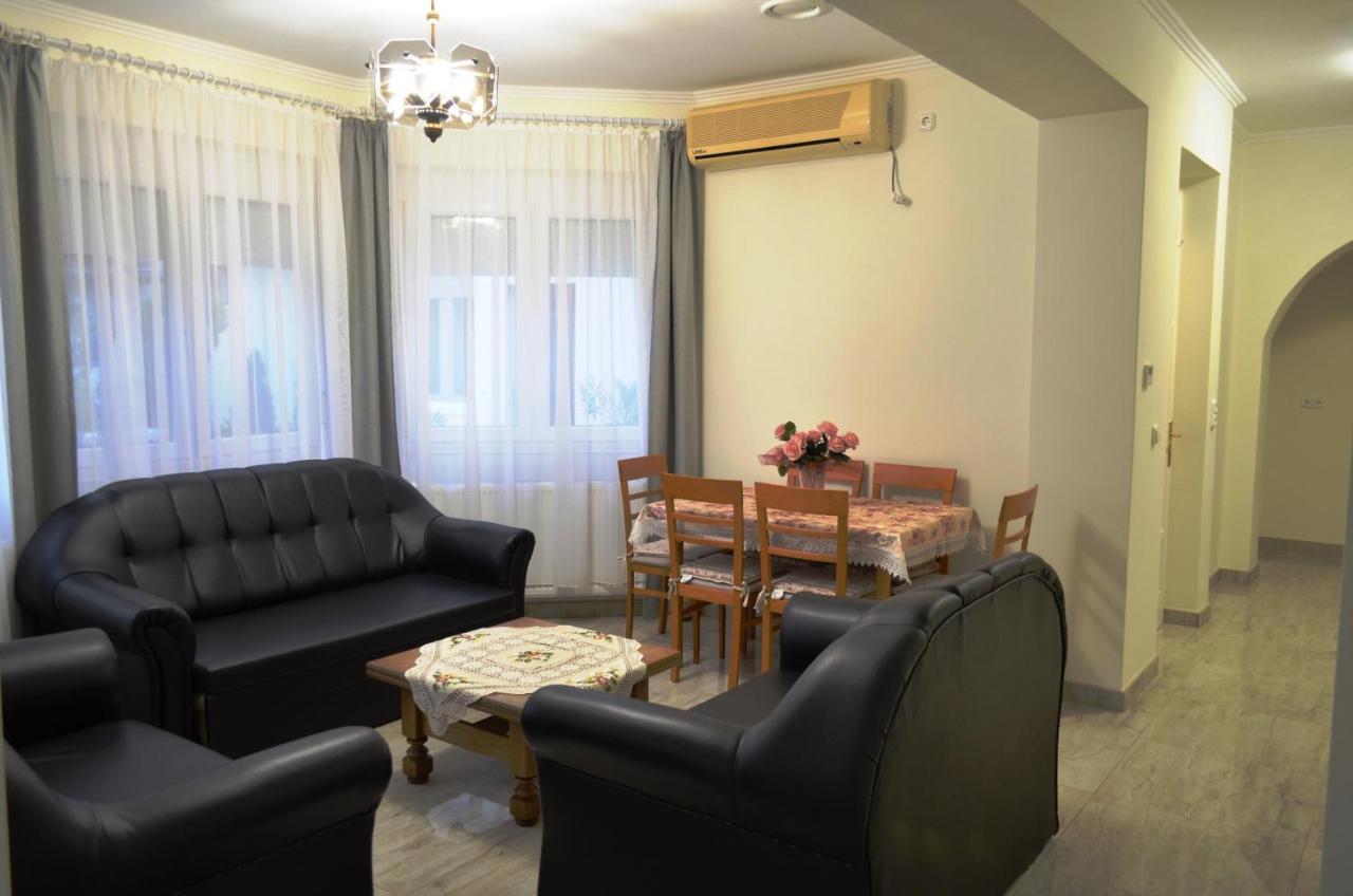 Henrietta - Violetta Apartman Хайдусобосло Экстерьер фото
