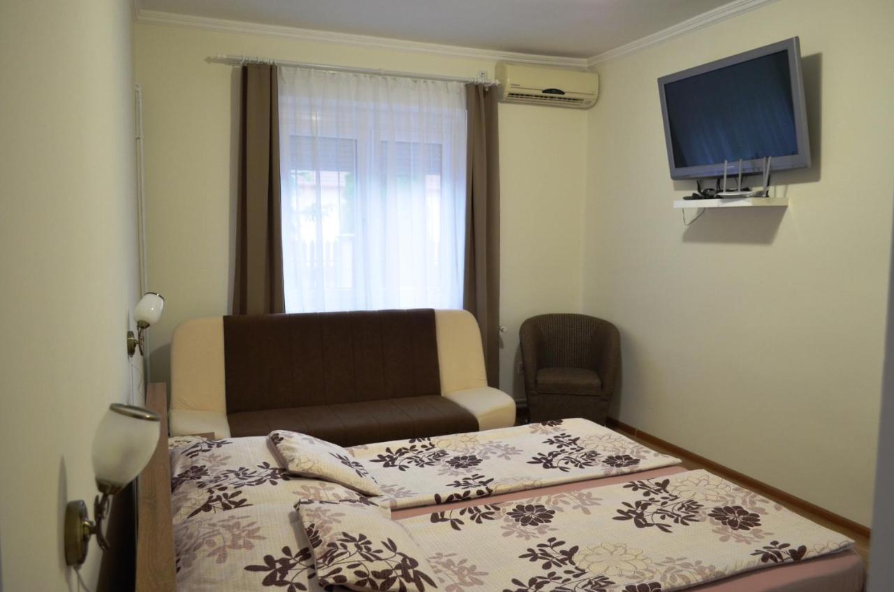 Henrietta - Violetta Apartman Хайдусобосло Экстерьер фото